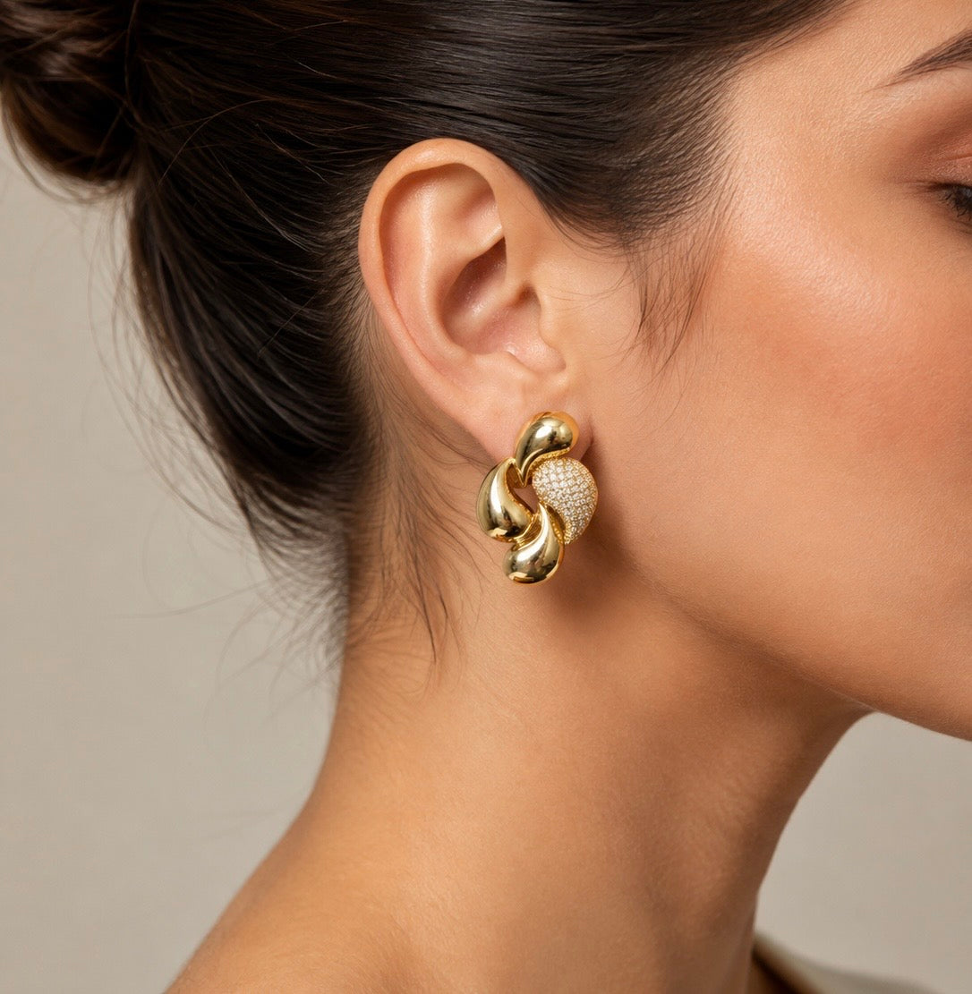 BRINCO DOURADO ESCULTURAL