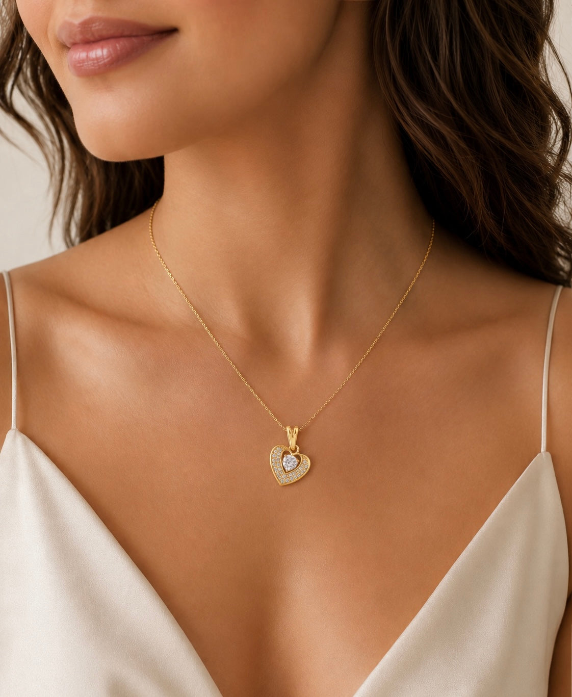 Pingente Dourado Coração Cravejado Ponto de Luz