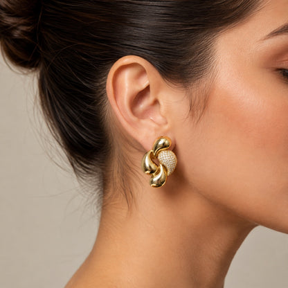 BRINCO DOURADO ESCULTURAL