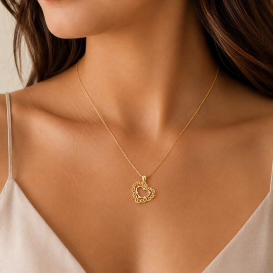 Pingente Dourado Coração Vazado Ponto de Luz