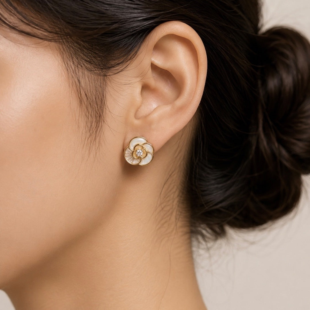 BRINCO FLORAL DOURADO